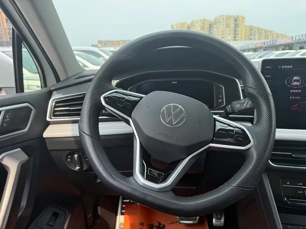 Volkswagen Tiguan L 2023 — фото 11