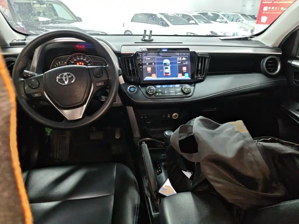 Toyota RAV4 2016 — фото 10