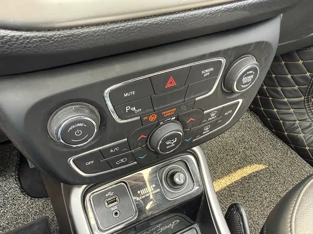 Jeep Compass 2017 — фото 17