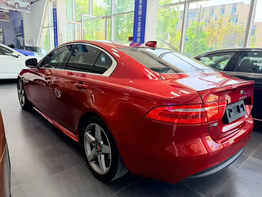 Jaguar XE 2017 — фото 4
