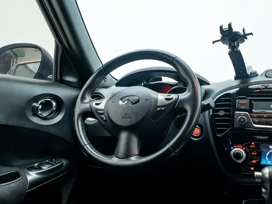 Infiniti ESQ 2016 — фото 17
