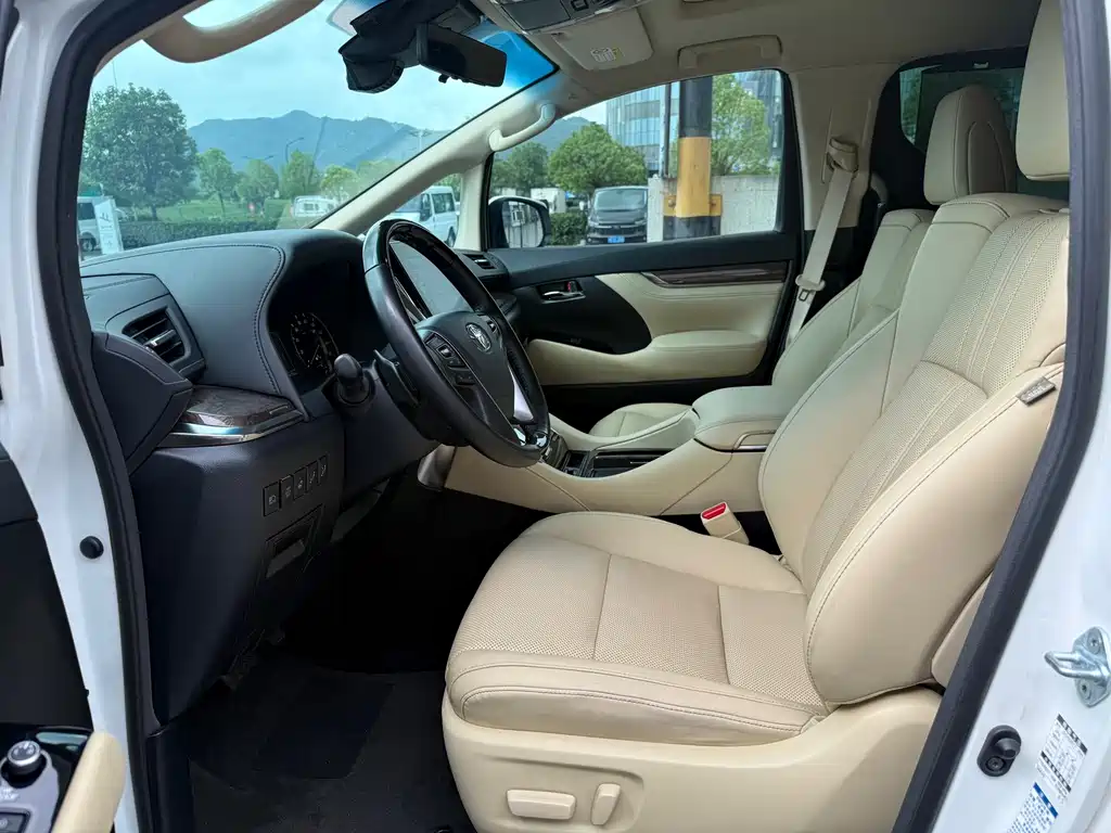 Toyota Alphard 2022 — фото 9