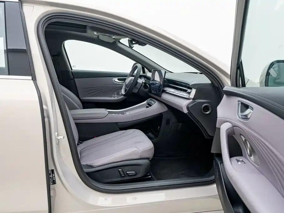 Roewe M7 DMH 2025 — фото 13
