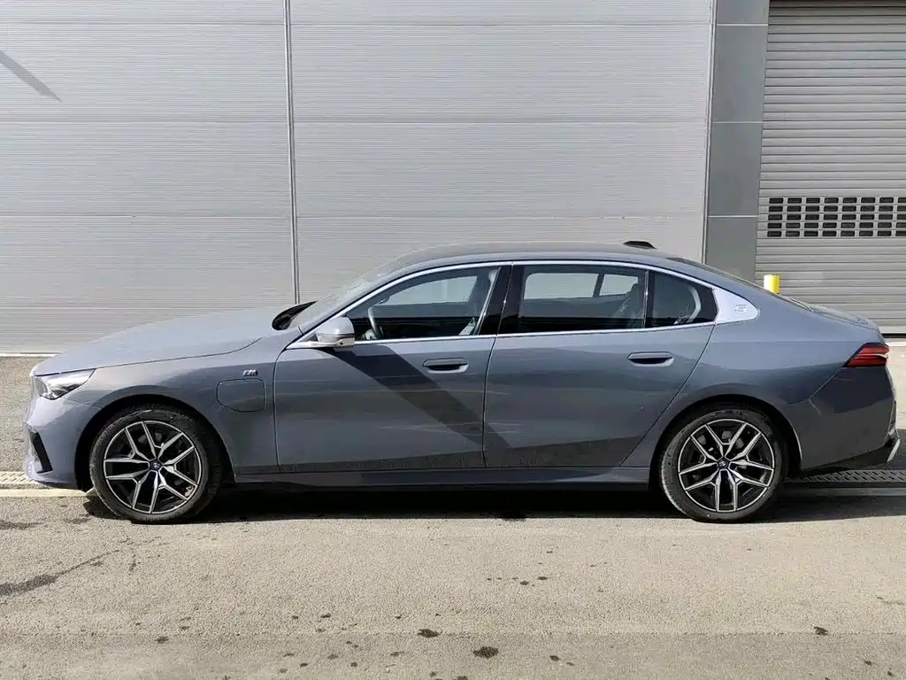 BMW i5 2024 — фото 6