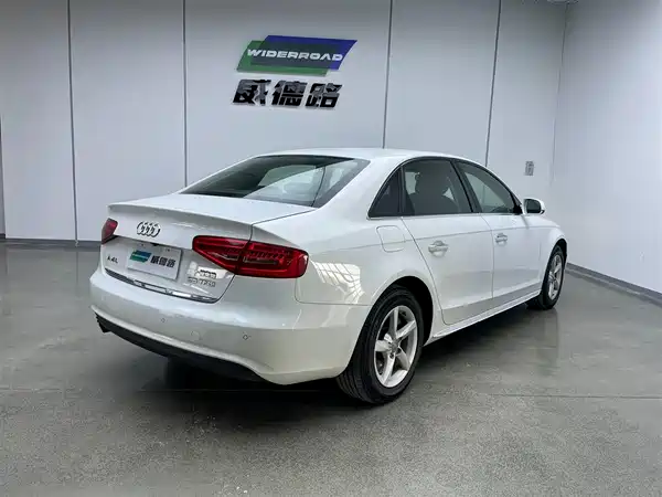 Audi A4L 2015