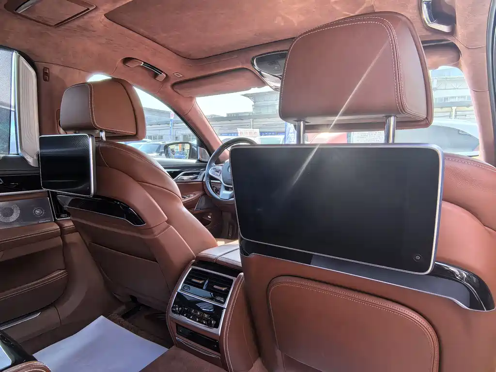 BMW 7 Series 2019 — фото 15