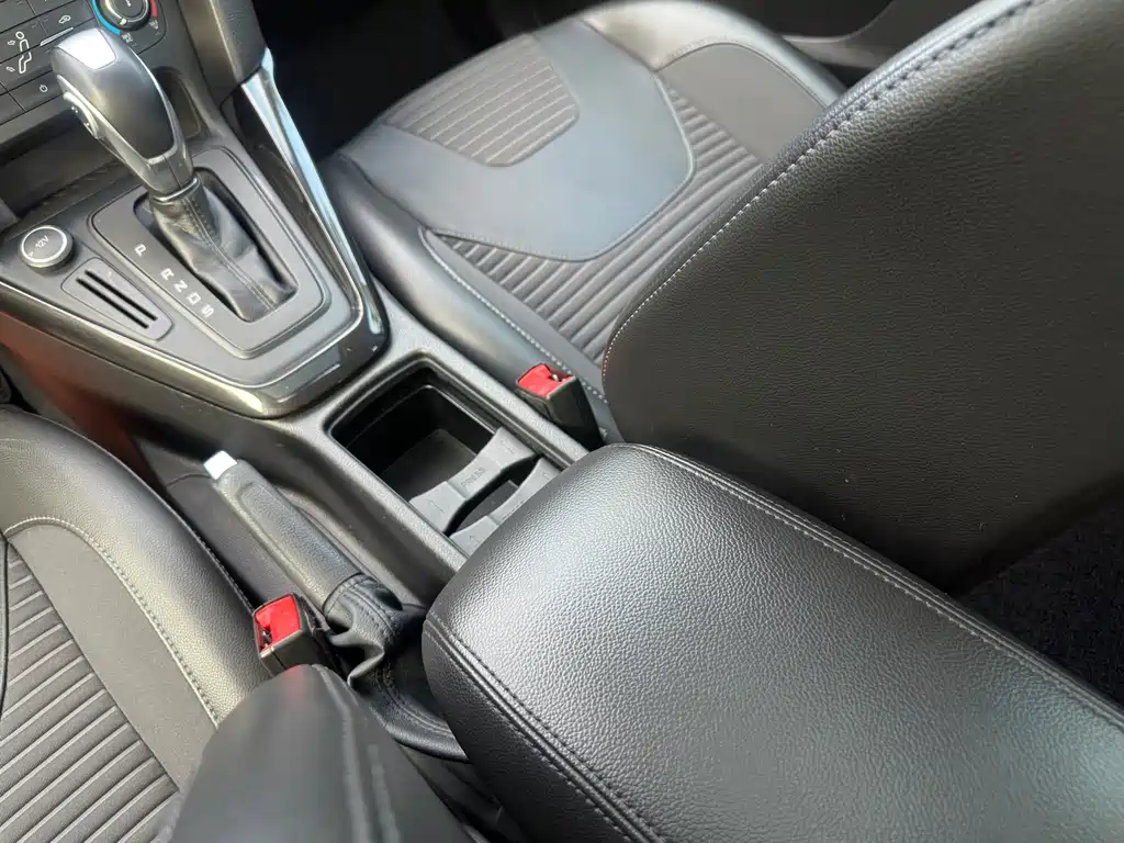 Ford Focus 2019 — фото 15