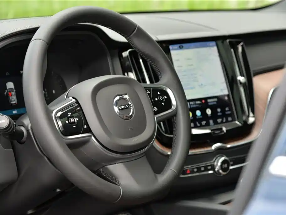 Volvo XC60 2023 — фото 6
