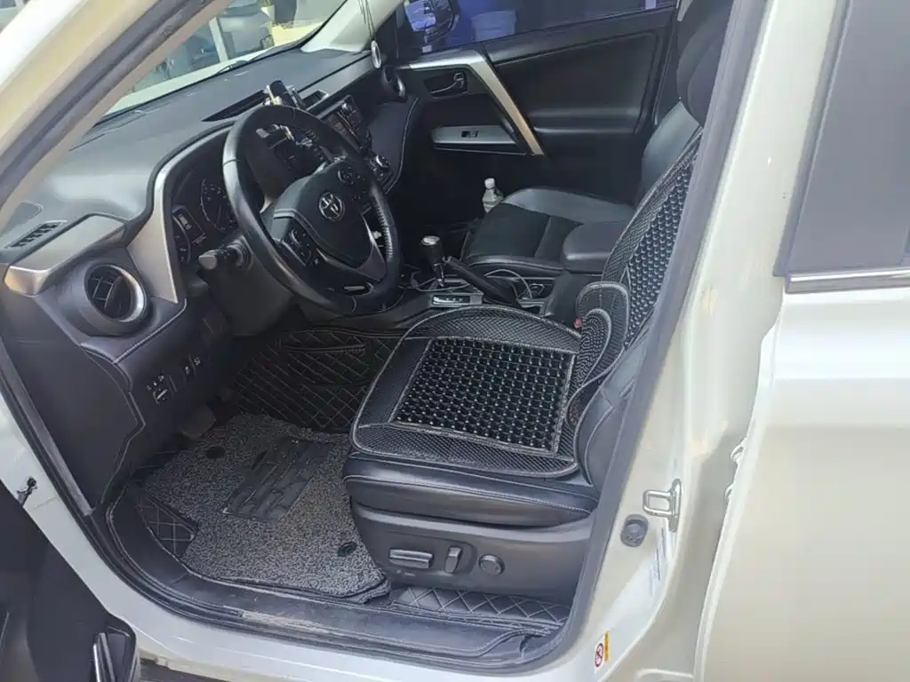 Toyota RAV4 2018 — фото 15
