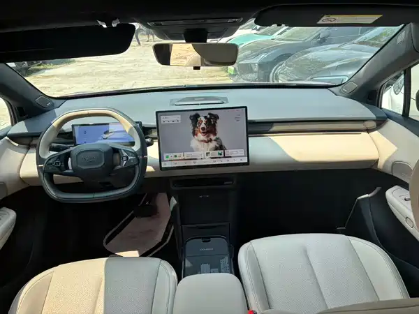 Lynk & Co Z20 2025