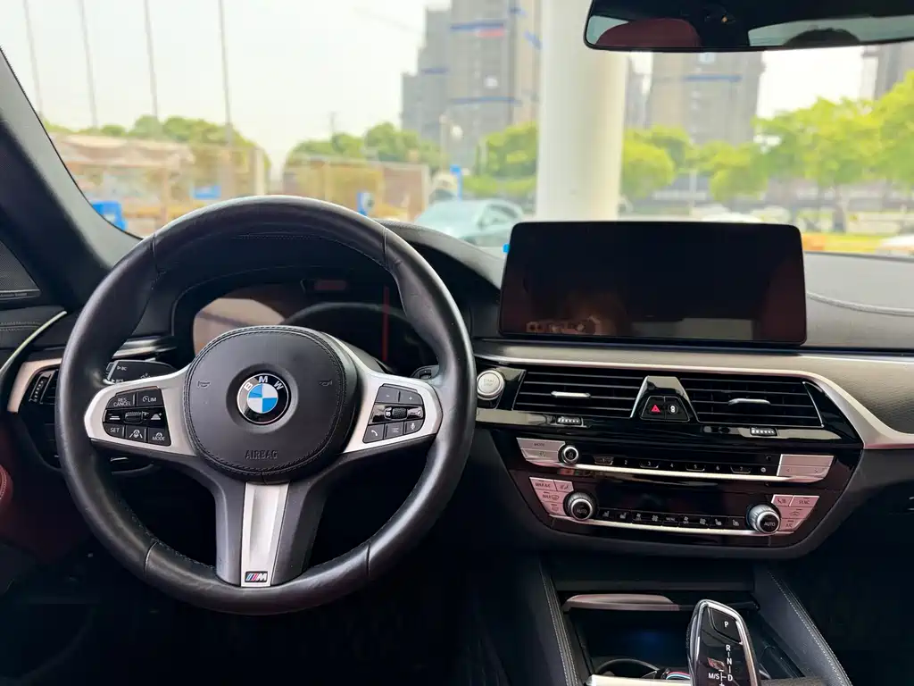 BMW 5 Series New Energy 2021 — фото 11