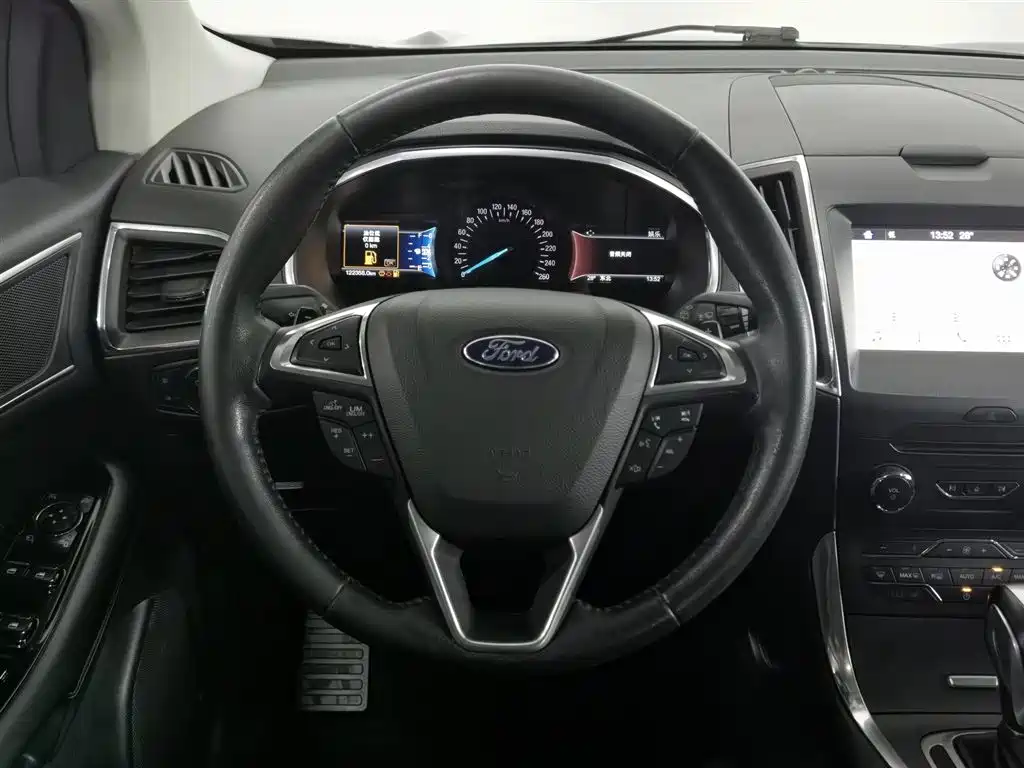 Ford Edge 2018 — фото 11
