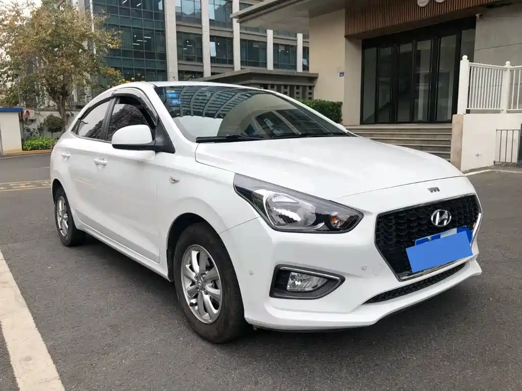 Hyundai Verna 2018 — фото 1