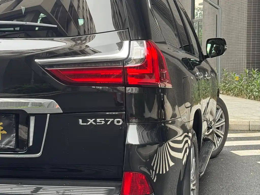 Lexus LX 2016