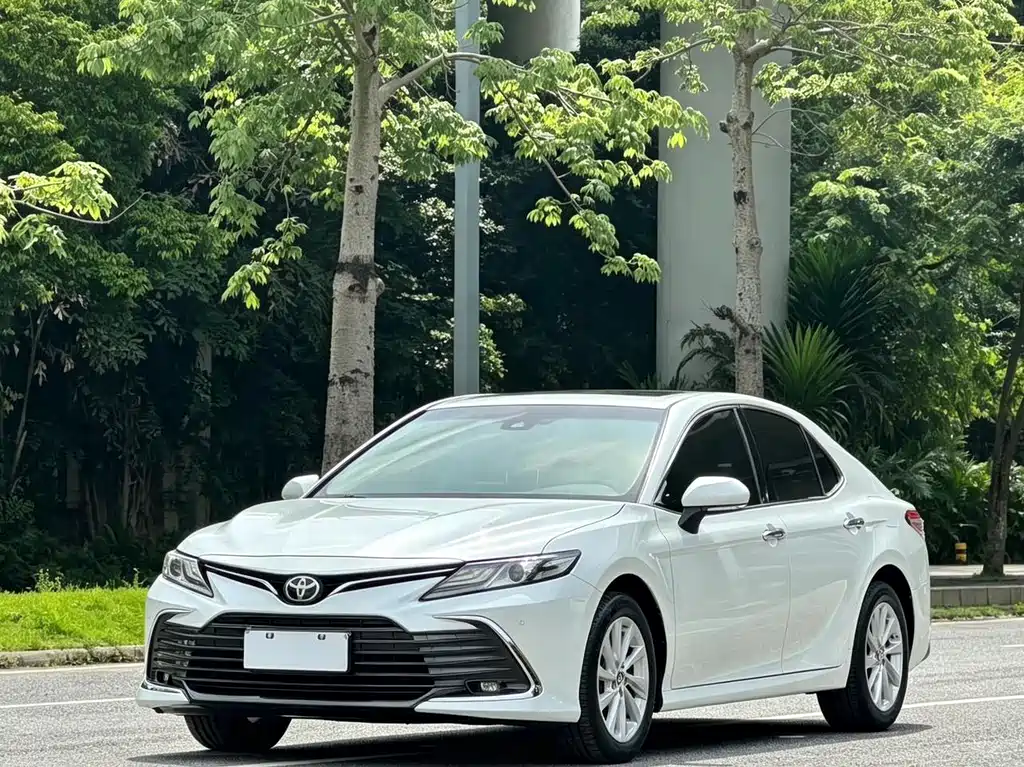 Toyota Camry 2021 — фото 1