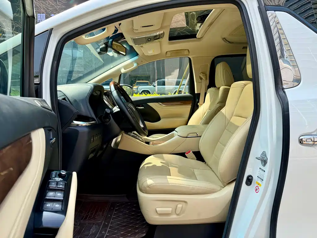 Toyota Alphard 2017 — фото 16