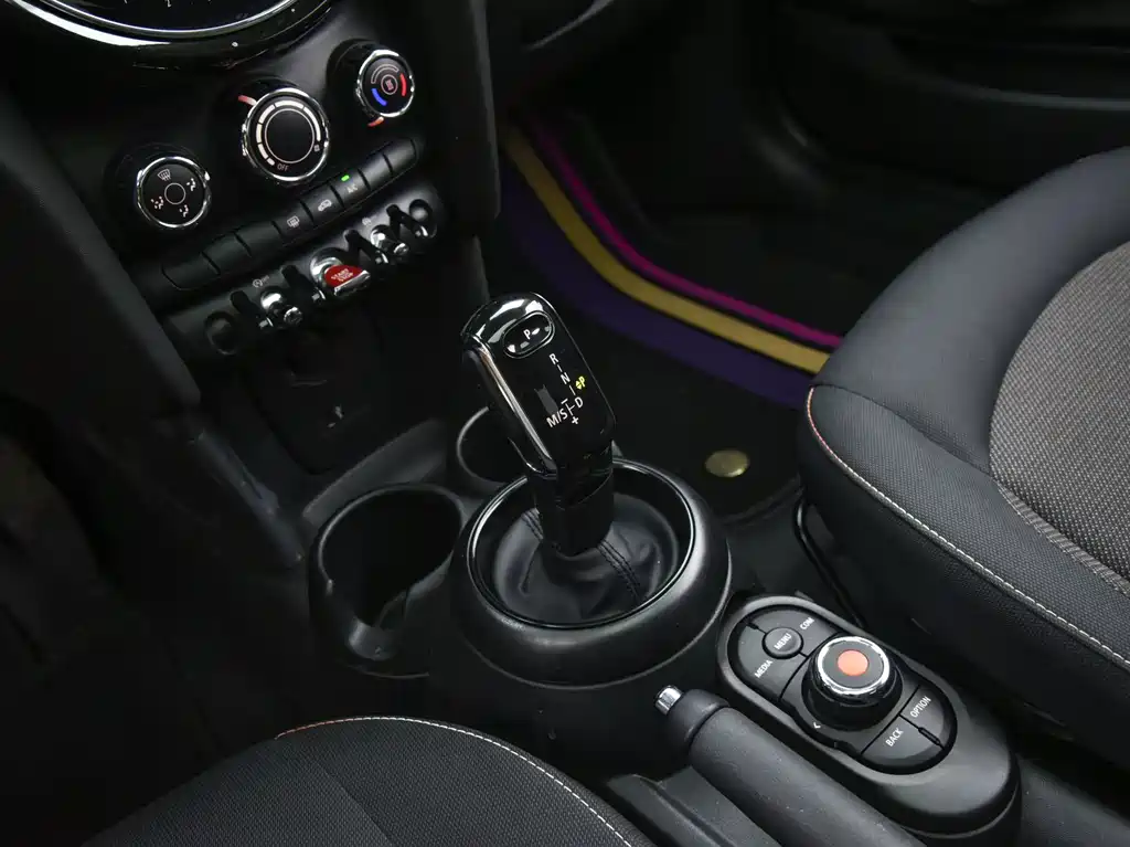 MINI MINI 2023