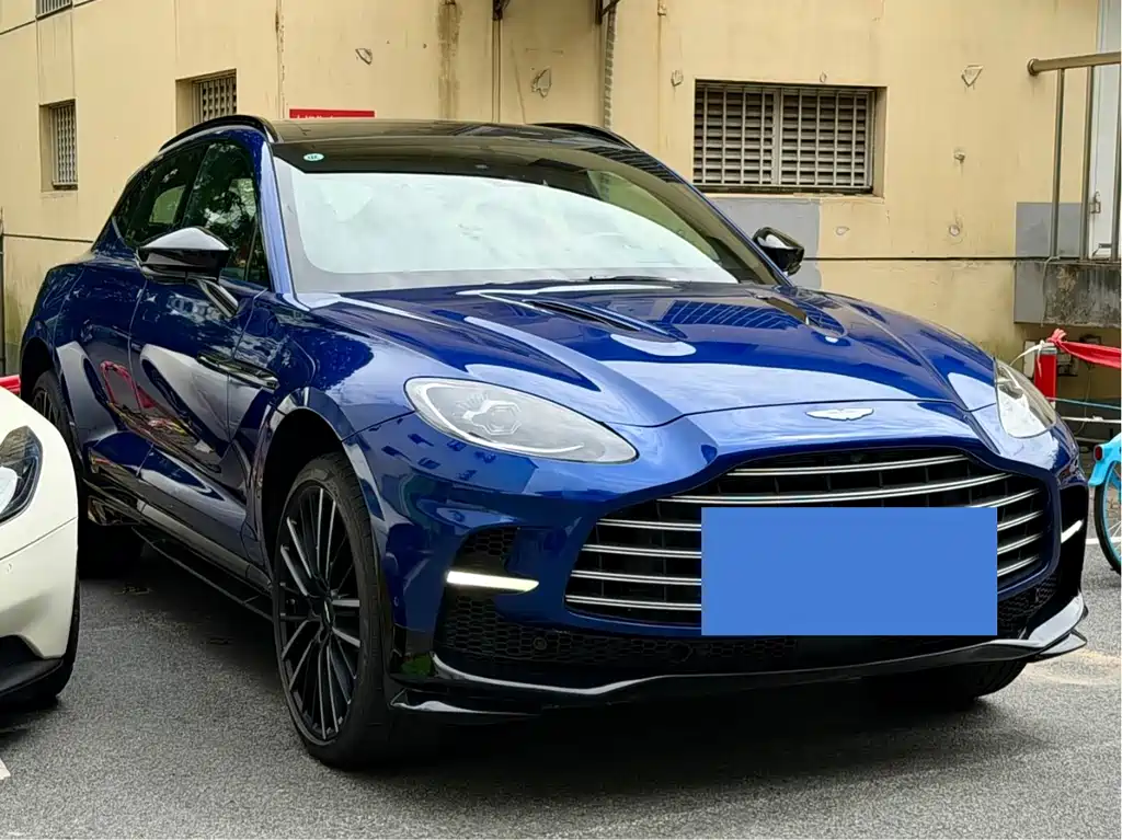 Aston Martin DBX 2024