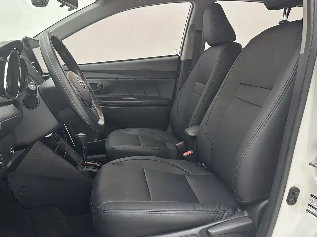 Toyota Yaris L 2021
