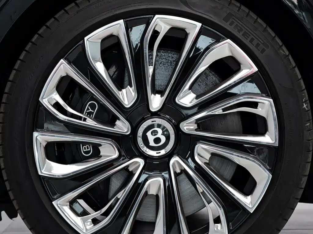 Bentley Flying Spur 2024 — фото 21
