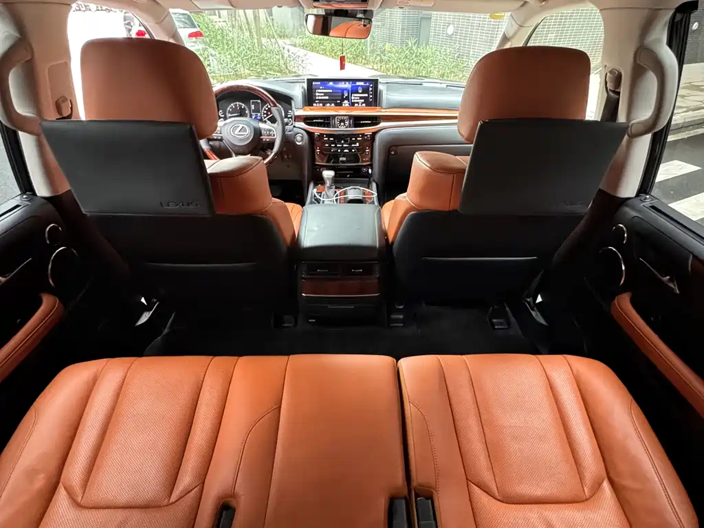 Lexus LX 2016 — фото 17