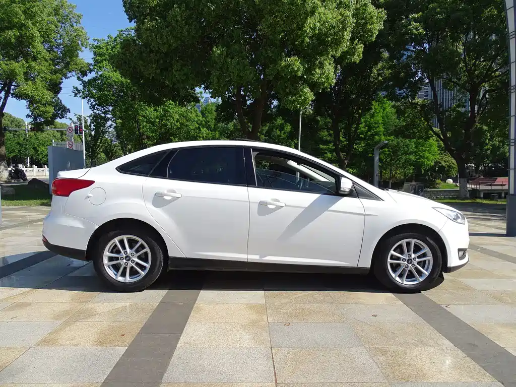 Ford Focus 2015 — фото 4