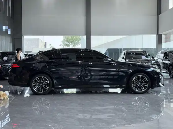 BMW 5 Series 2025