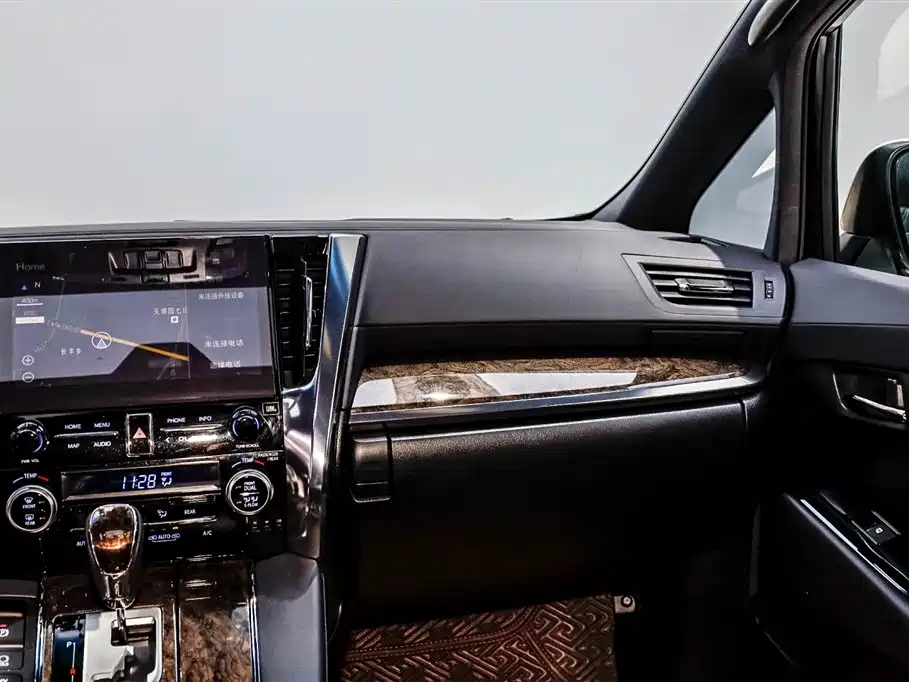 Toyota Alphard 2021 — фото 27