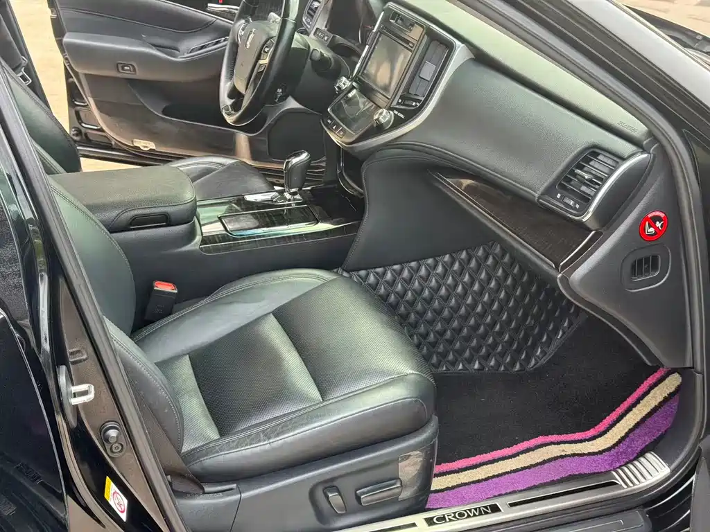 Toyota Crown 2016