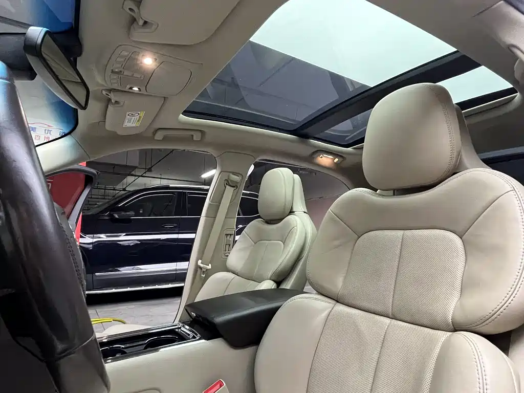 Lincoln Continental 2018 — фото 10