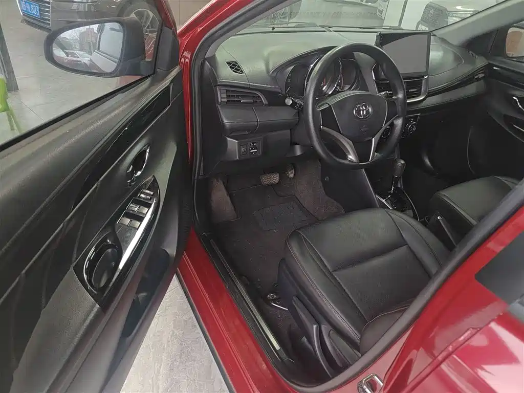 Toyota Yaris L 2020 — фото 10