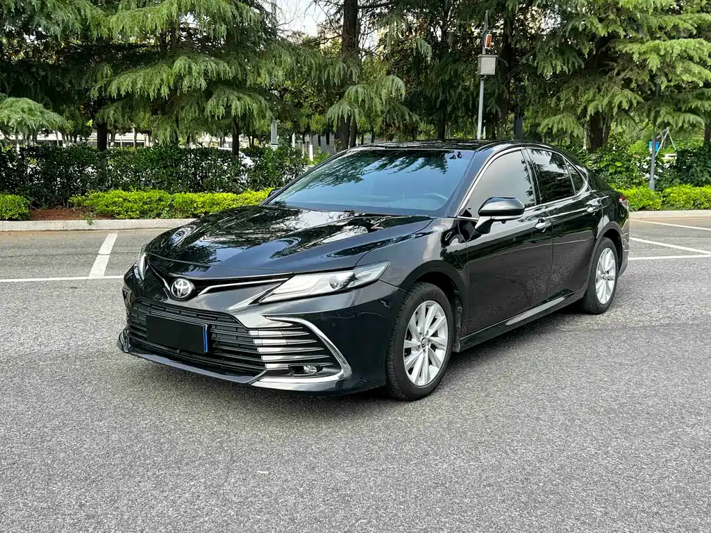 Toyota Camry 2022 — фото 1