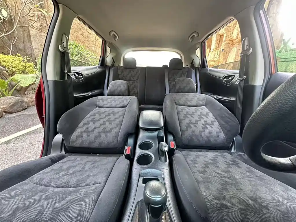 Nissan Tiida 2015 — фото 11