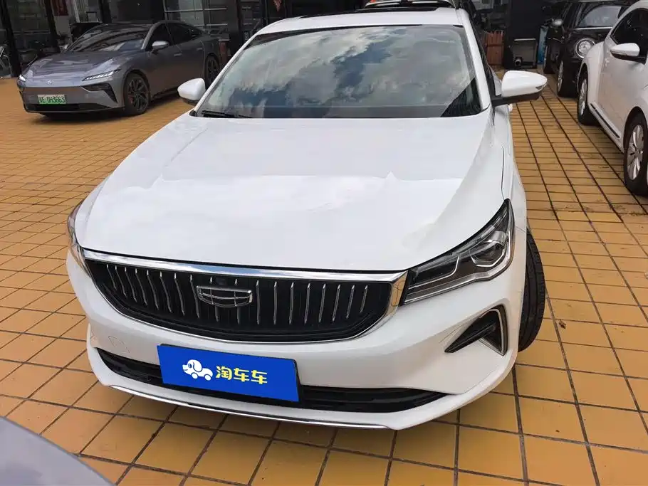 Geely Emgrand 2022