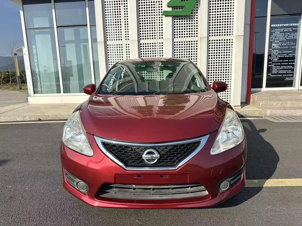 Nissan Tiida 2015 — фото 5