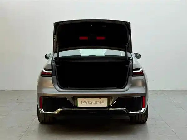 BMW i7 2025