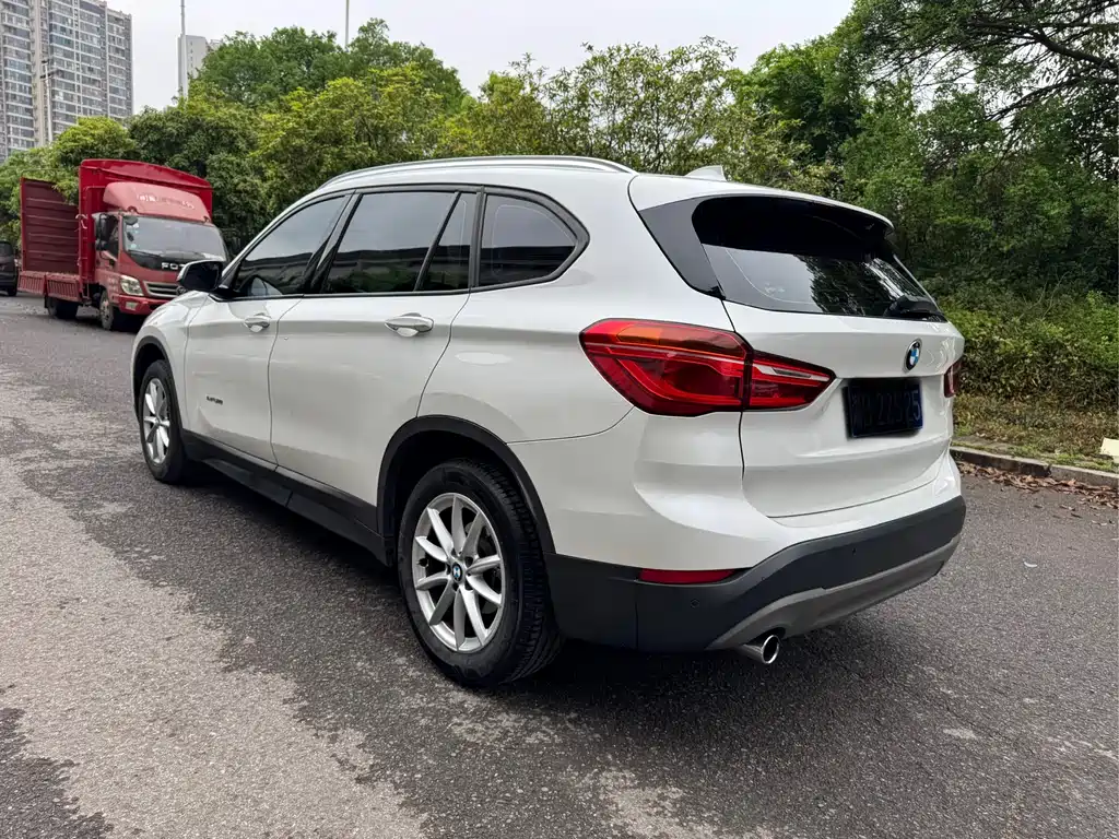BMW X1 2017 — фото 9