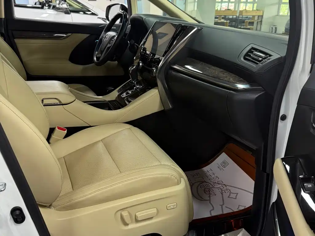 Toyota Alphard 2021 — фото 10