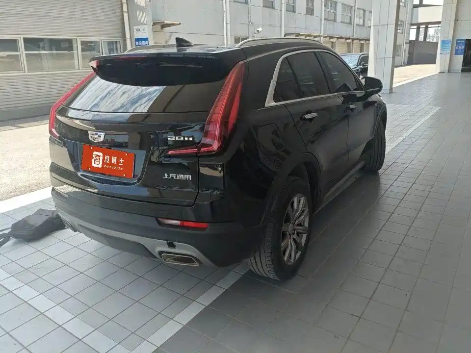 Cadillac XT4 2022 — фото 9
