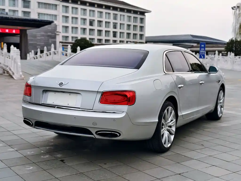 Bentley Flying Spur 2016 — фото 10