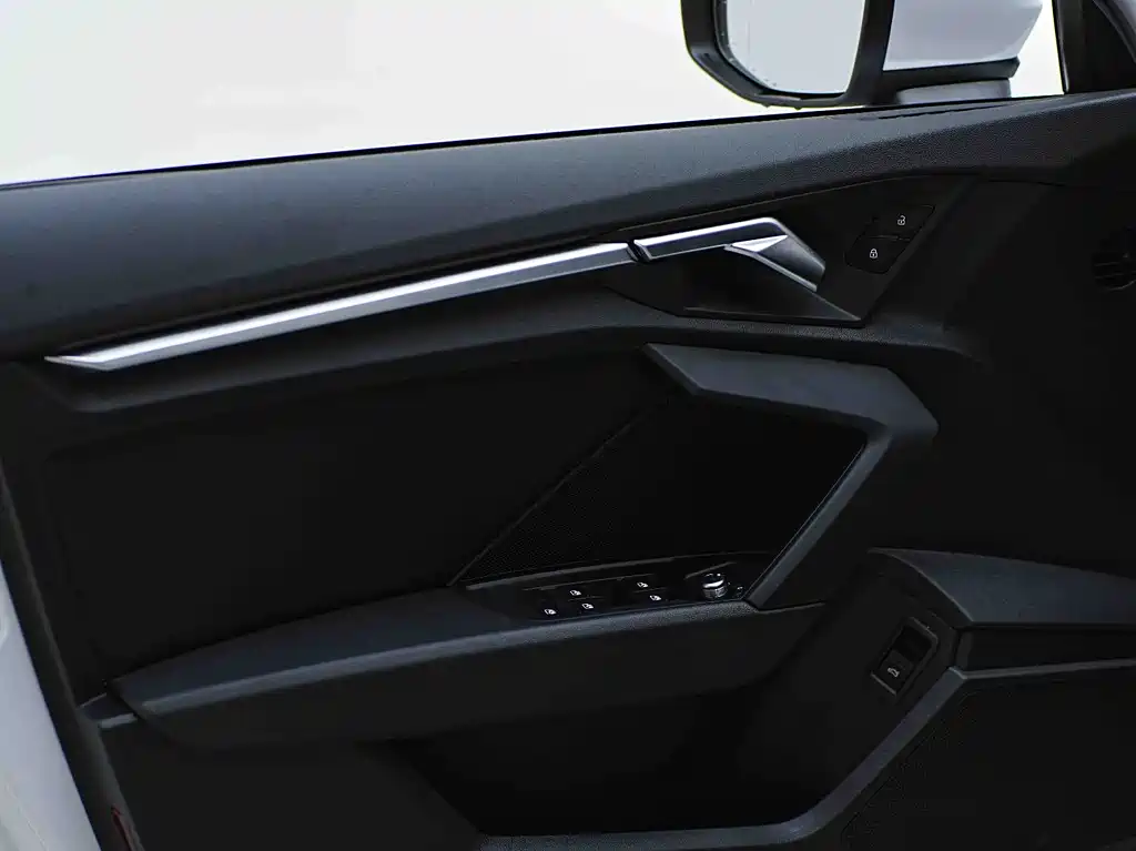 Audi A3 2023 — фото 18