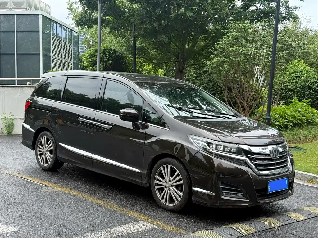 Honda Elysion 2016