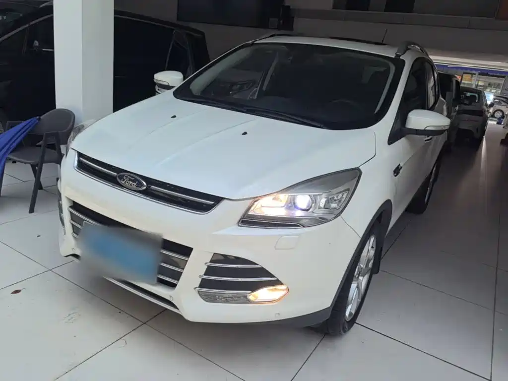 Ford Kuga 2015 — фото 1