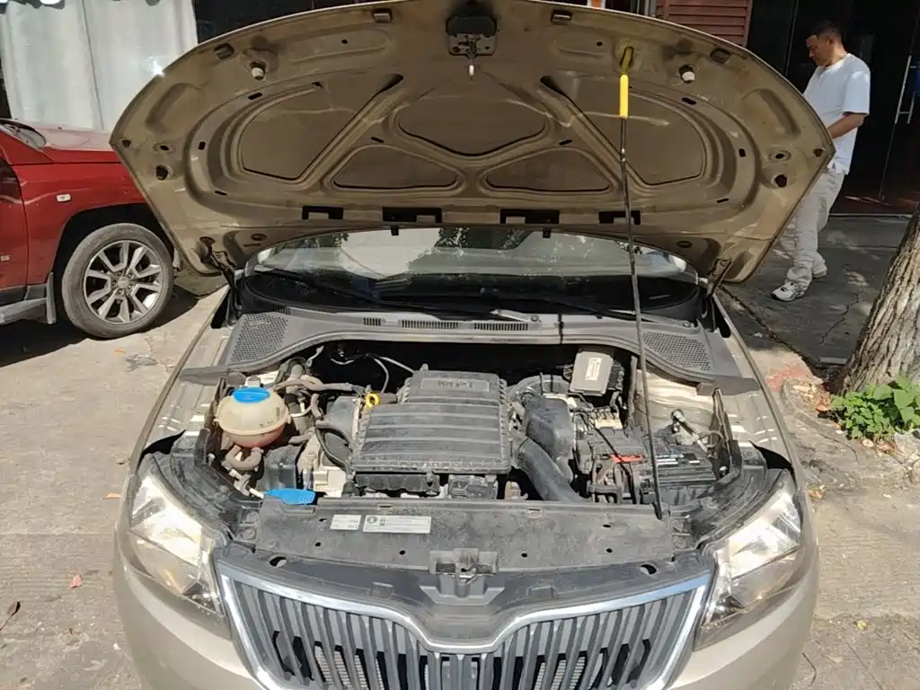 Skoda Rapid 2015 — фото 20