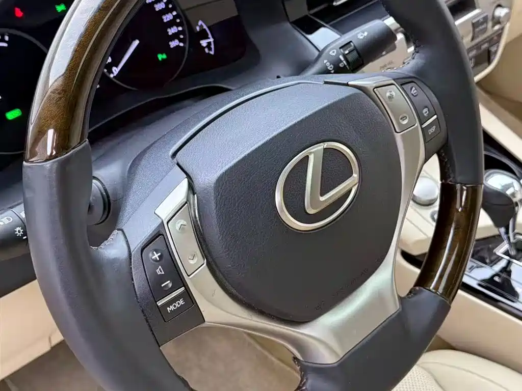 Lexus ES 2014 — фото 8