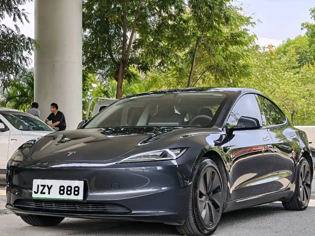 Tesla Model 3 2025 — фото 1