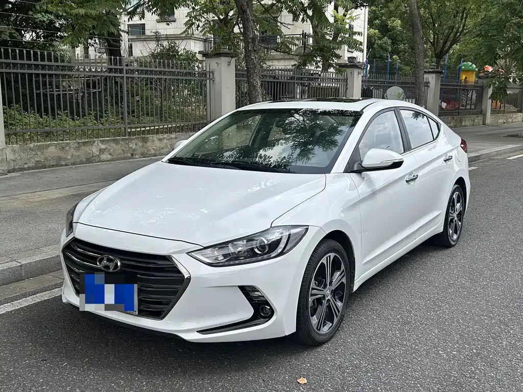 Hyundai Elantra 2019 — фото 1