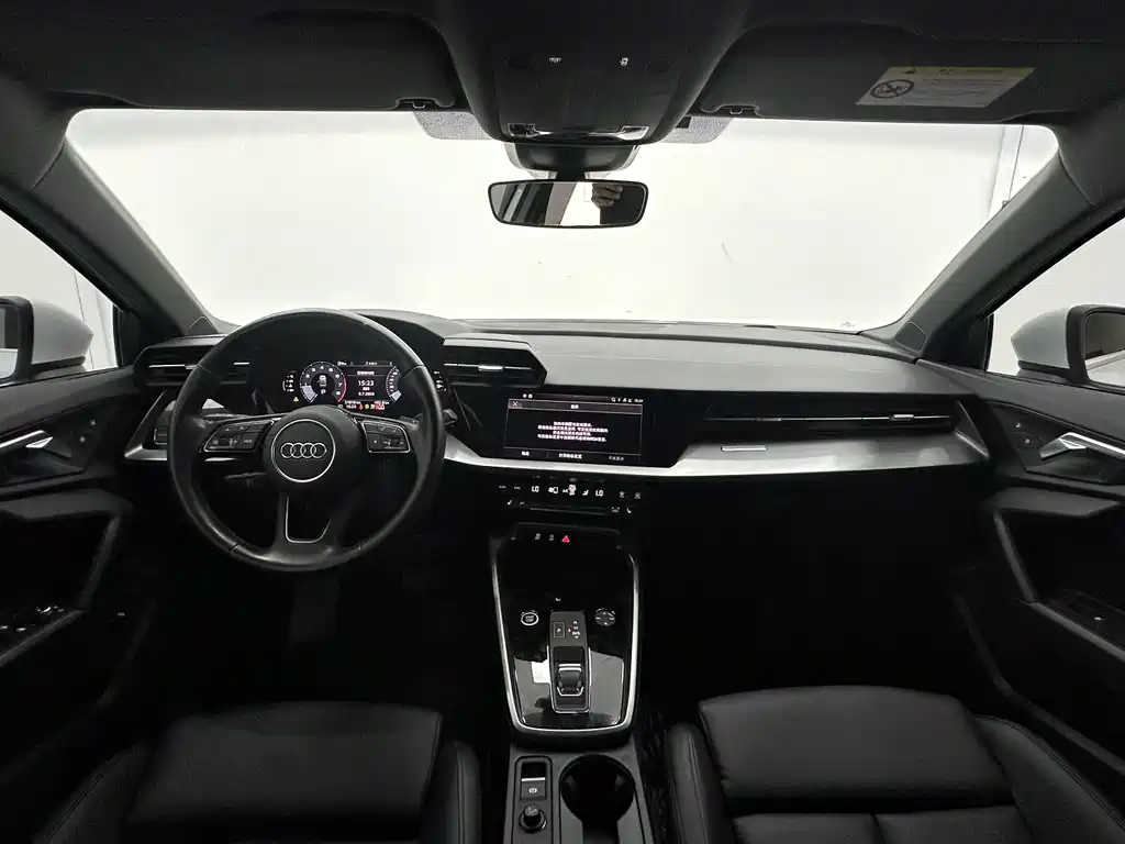 Audi A3 2023 — фото 10