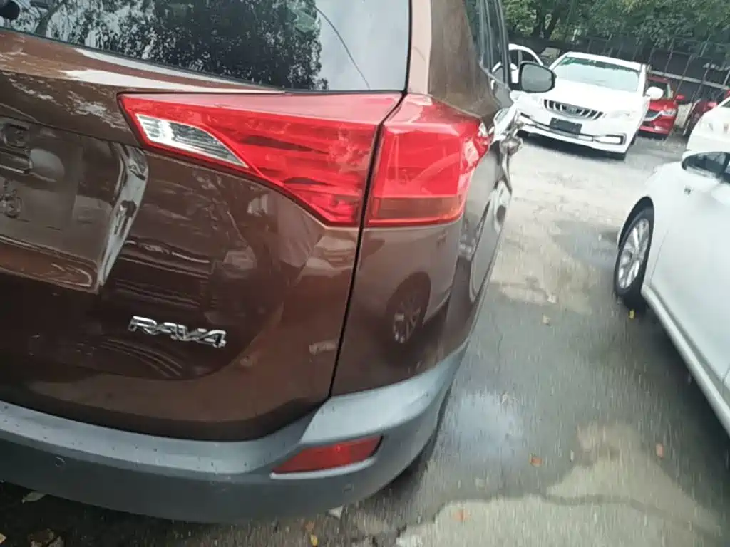 Toyota RAV4 2015 — фото 8