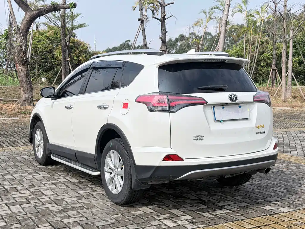 Toyota RAV4 2019 — фото 5